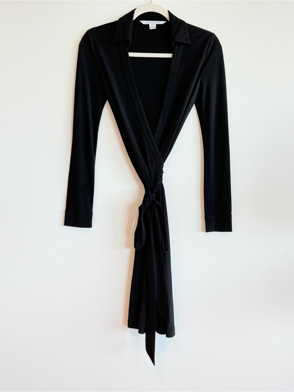Iconic Diane von Furstenberg Black Jeanne Collared Long Sleeve Wrap Dress